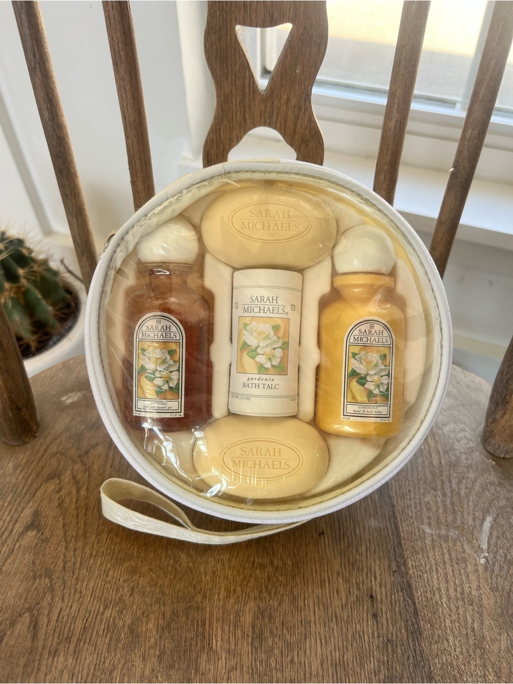 NWT unopened Vintage Sarah Michaels shower/bath set, 90’s nostalgia
